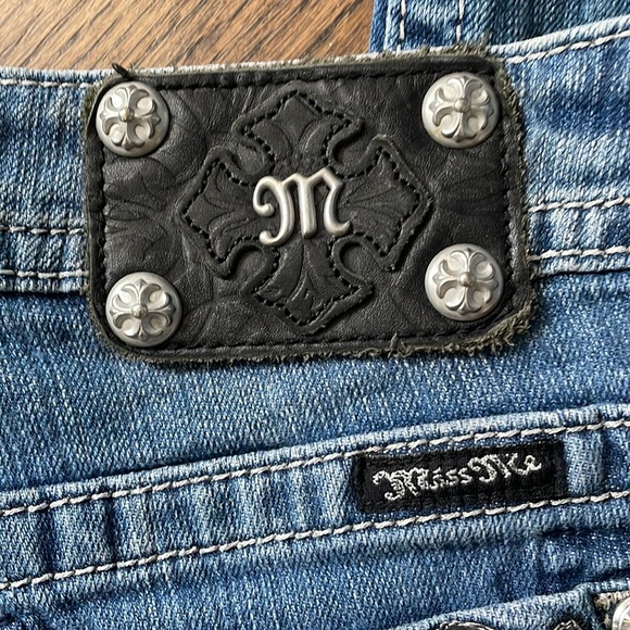 Miss Me Sz 28 Denim Boot Cut Jean Rose Pocket - Picture 4 of 16